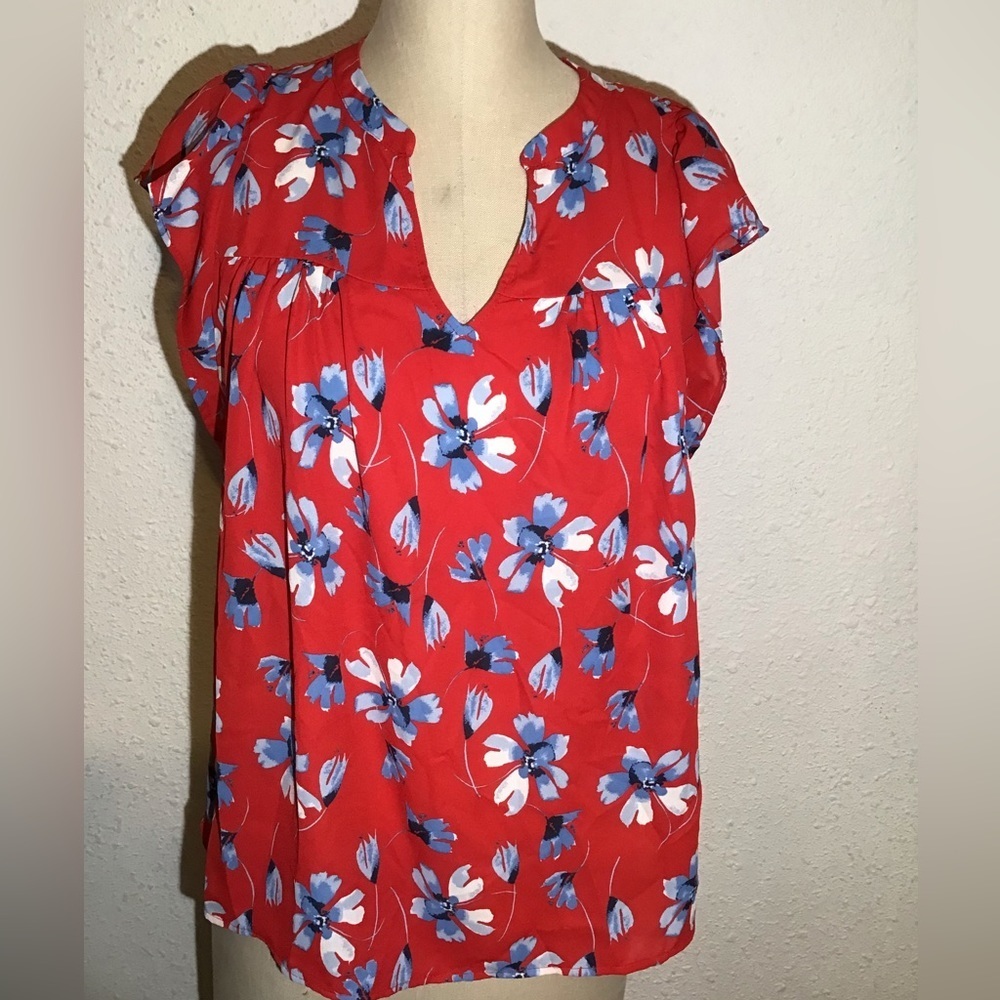 Banana republic red floral v-neck blouse size small